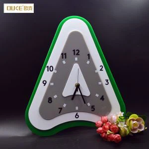 Custom Triangle Veggmontert Akryl Klokke